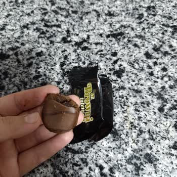 Kapalı Paketten Isırılmış Mini Kek Çıktı, Tekrarı Şaşırttı