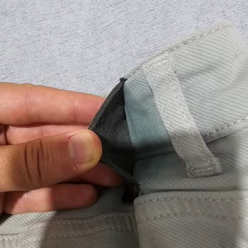 Fabrika Pantolonun Logosu Yıkamada Pantolonu Yeşile Boyadı