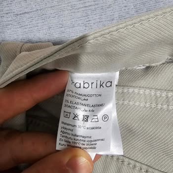 Fabrika Pantolonun Logosu Yıkamada Pantolonu Yeşile Boyadı