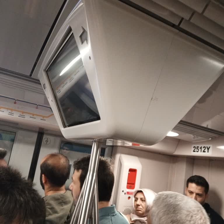 M3 Metro Hattında Sürekli Gecikmeler Ve Düzensiz Seferler İşe Geç Kalmama Neden Oluyor