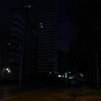 Bağcılar Gülbahar Caddesinde Sabahları Karanlıkta Yürümek Zorunda Kalıyorum