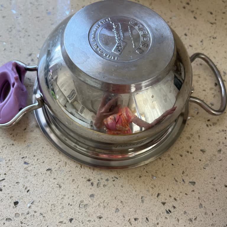 Hascevher Çelik Tencerenin Yan Kulpları Kısa Sürede Eriyor