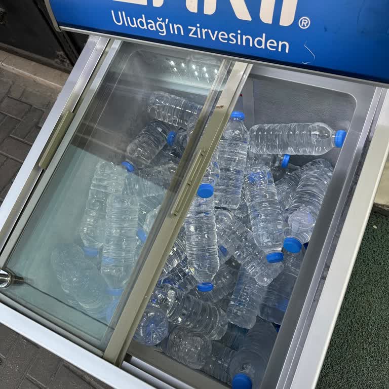 Erikli Pet Şişe Suların Etiketleri Kolayca Çıkıyor Geri Dönüş Alamadım