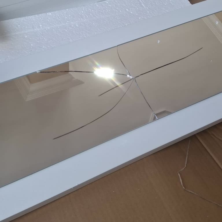 Kırık Aynalı Gardırop Teslimatı Sonrası Çözümsüzlük Ve İletişim Sorunu