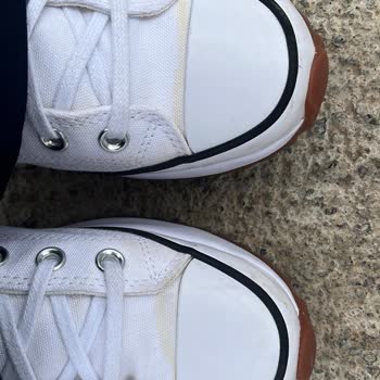Kısa Sürede Sararan Converse Ayakkabımın Değişimini Talep Ediyorum