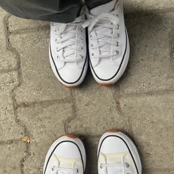 Kısa Sürede Sararan Converse Ayakkabımın Değişimini Talep Ediyorum