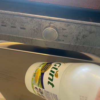 Glint Temizleyici Bulaşık Makinesi Kapağında Leke Oluşturdu