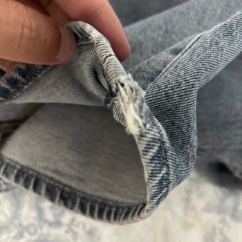 Mavi Aldığım Pantolonun Paçası Kısa Sürede Kendiliğinden Söküldü