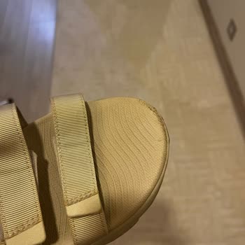 Yeni Alınan Sandaletin Kısa Sürede Pul Pul Dökülmesi Mağaza İade Reddi