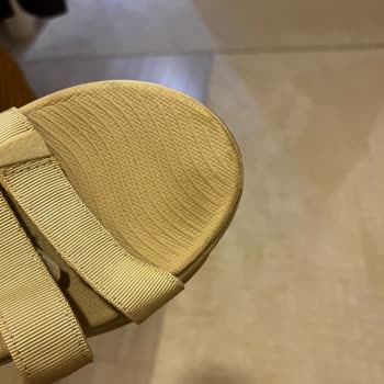 Yeni Alınan Sandaletin Kısa Sürede Pul Pul Dökülmesi Mağaza İade Reddi