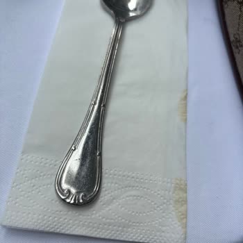 Sirkeci Lokantasında Hijyen Ve İlgisizlik Şoku