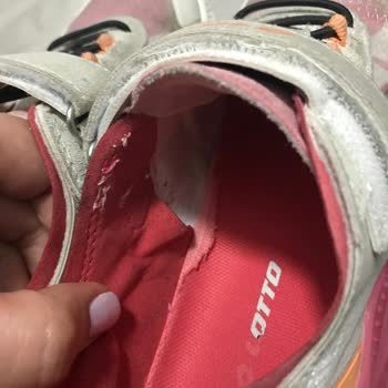 Lotto zapatillas deportivas, problemas de decoloración y despegue