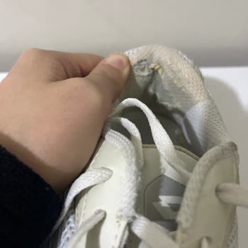 Zapatillas Lotto. desgaste en el talón y rechazo de garantía tras revisión