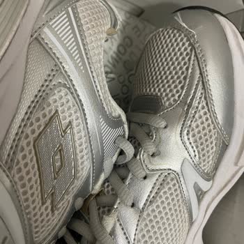 Zapatillas Lotto defectuosas y cambio rechazado en tienda