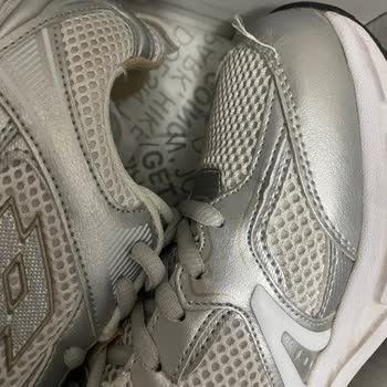 Zapatillas Lotto defectuosas y cambio rechazado en tienda