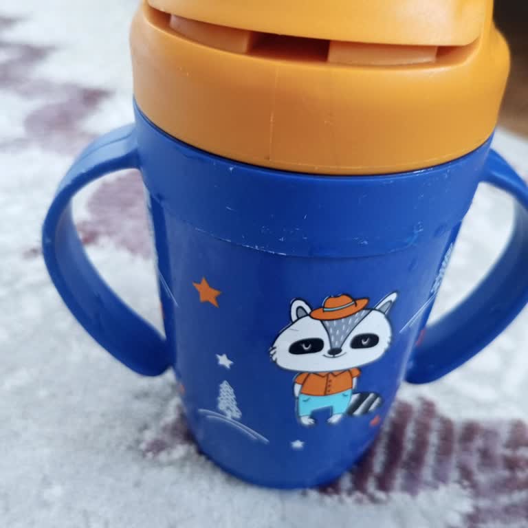 Wee Baby Suluk Sallandığında Sürekli Su Akıtıyor