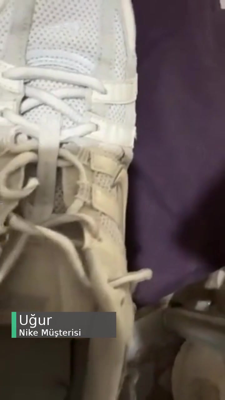 Nike Ayakkabımın Bağcık Deliği Koptu videonun kapak resmi