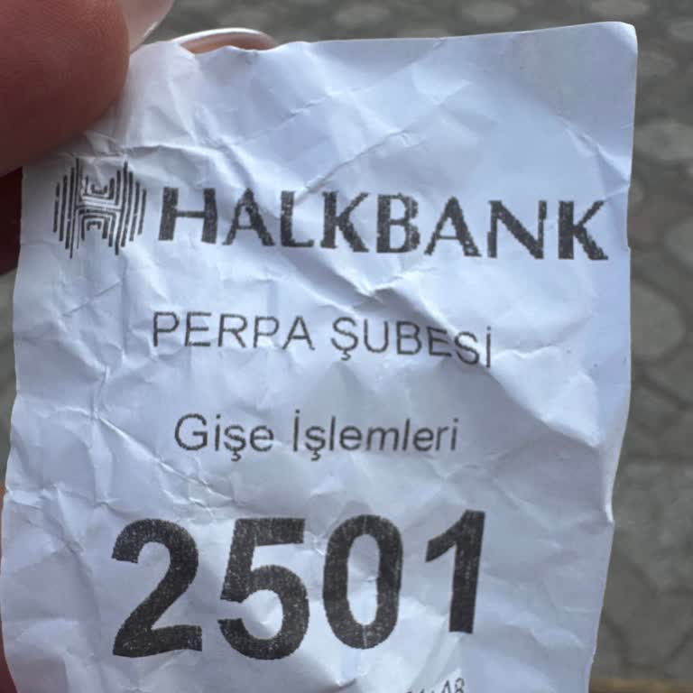 Halkbank Perpa Şubesi Öğle Arası Öncesi İşlemler Ve Personel Üslubu Mağduriyeti