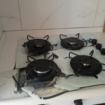 Garanti Kapsamındaki Ankastre Ocağın Camı Patladı, Servis Yardımcı Olmadı