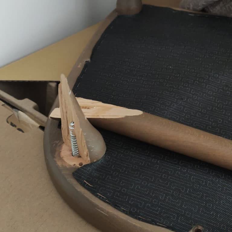 Söz Verilen 10 Yıl Parça Garantisi Yerine Sandalyem Çöpe Gitti!