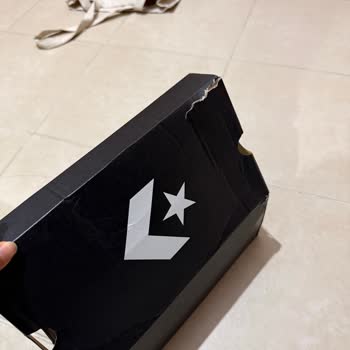 Converse Siparişim Lekeli Ve Ezik Çıktı Müşteri Hizmetlerine Ulaşamıyorum