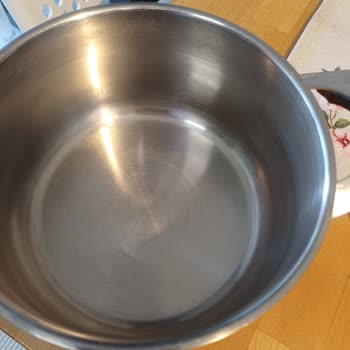 Karaca Tencere Setinde İlk Kullanımda Kararma Ve Eski Görünüm Şoku