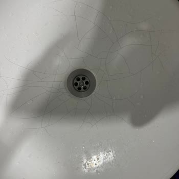 Güral Klozet Ve Lavaboda Garanti Süresinde Sararma Ve Çatlama Sorunu