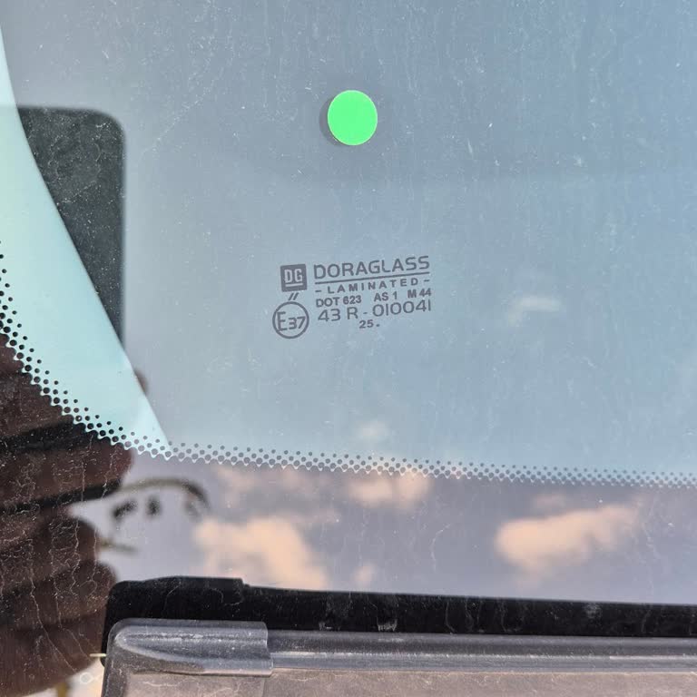 Orijinal Cam Hakkım Varken Aracımda Muadil Cam Takıldı Mağduriyetim Giderilmiyor