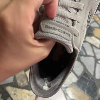 Kısa Sürede Yırtılan Skechers Ayakkabı İçin Değişim Talebi
