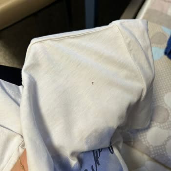 Aynı Bölgede Delik Oluşan Tişörtler İçin Değişim Talebi