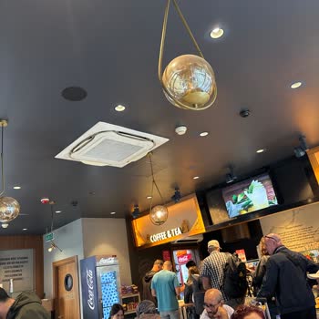 Simit Sarayı Pendik Şubesinde Hijyen Eksikliği Ve İlgisiz Personel