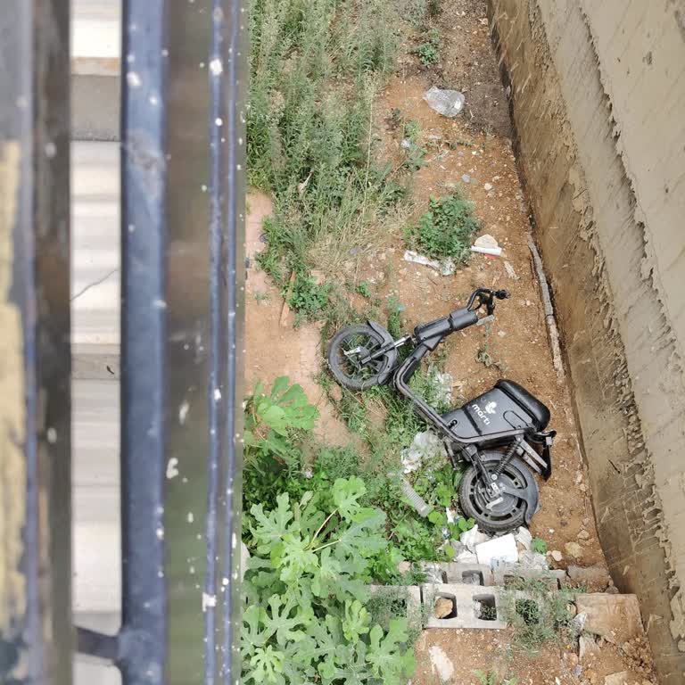 Bahçemde Uzun Süredir Bırakılan Martı Motosiklet Kaldırılmıyor