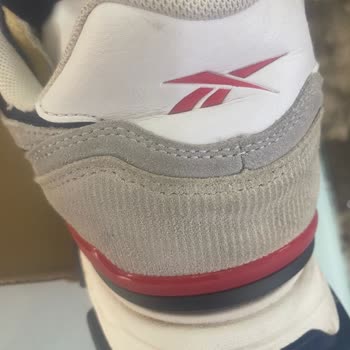 FLO Ayakkabı Reebok Ayakkabıda Sünger Toplanması