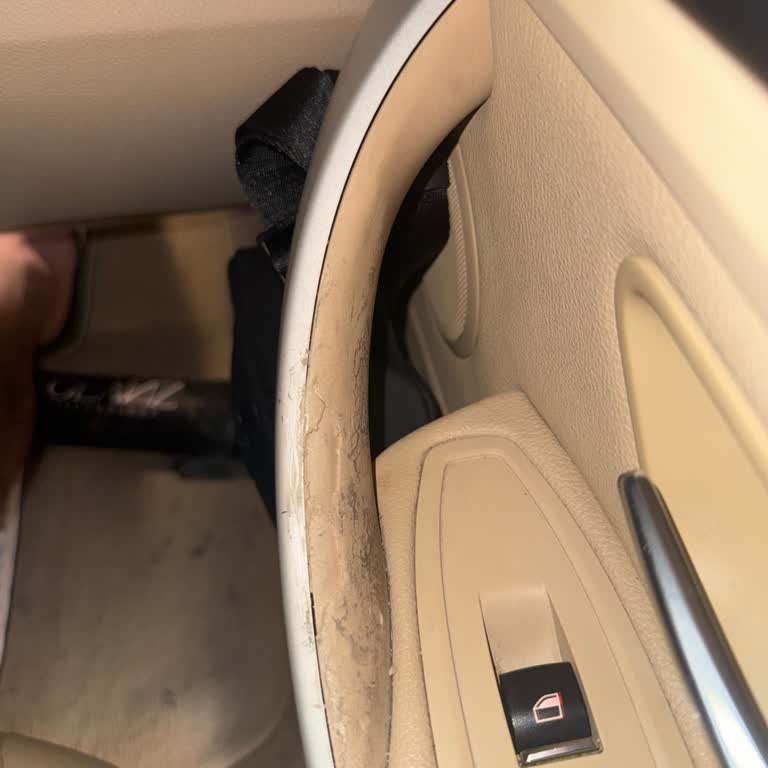 BMW 418i Coupe İç Kapı Kollarında Erime Ve Kullanım Zorluğu Sorunu