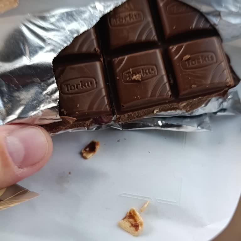 Torku Antep Fıstıklı Çikolatadan Fıstık Kabuğu Çıkması Güvenimi Sarsıldı