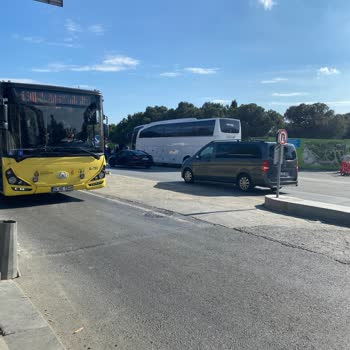 Beyoğlu Turabi Baba Caddesi'nde Trafik Işığı Eksikliği Yayalar İçin Tehlike Oluşturuyor