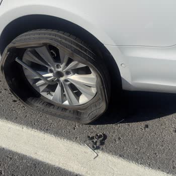 Yeni Alınan Lastik Yolda Parçalandı, Garanti Ve Güvenlik Endişesi