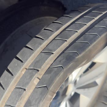 Yeni Alınan Lastik Yolda Parçalandı, Garanti Ve Güvenlik Endişesi