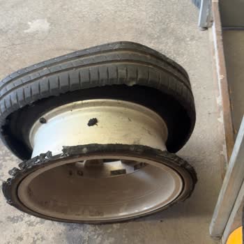 Yeni Alınan Lastik Yolda Parçalandı, Garanti Ve Güvenlik Endişesi