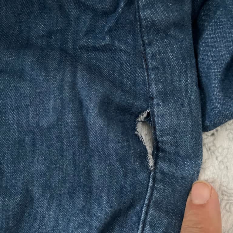 LCW  Kısa Sürede Deforme Olan Elbiseler Ve Yetersiz Mağaza Çözümü