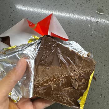 Aldığım Eti Sütlü Çikolata Bozuk Çıktı, Mağduriyetimin Giderilmesini İstiyorum