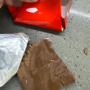 Aldığım Eti Sütlü Çikolata Bozuk Çıktı, Mağduriyetimin Giderilmesini İstiyorum