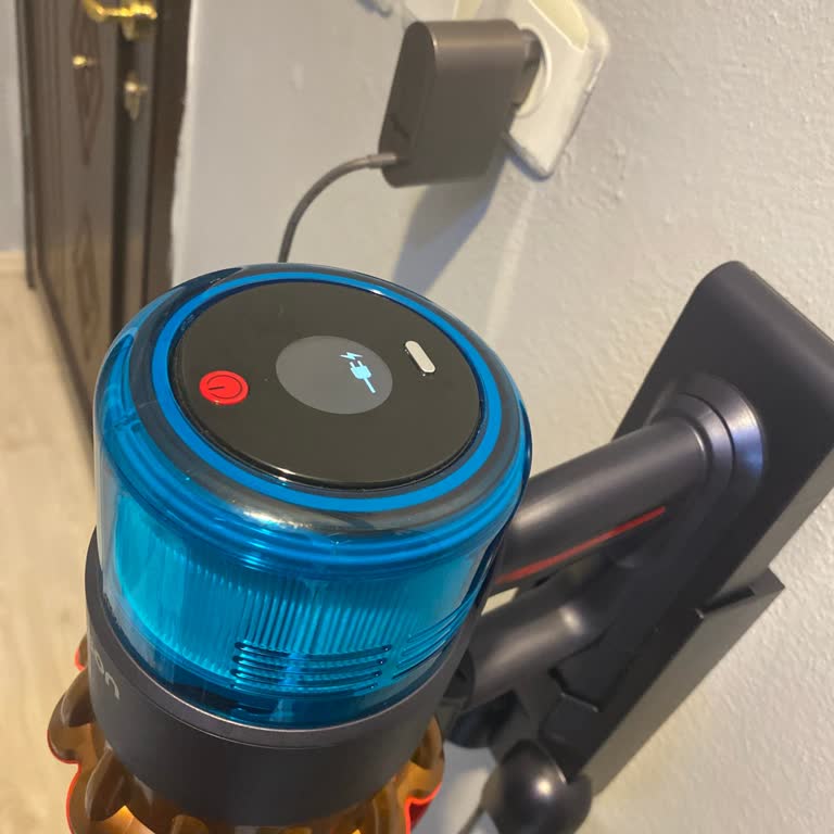 Dyson Dikey Süpürge Şarj Almıyor Ve Müşteri Hizmetleri Çözüm Sunmuyor