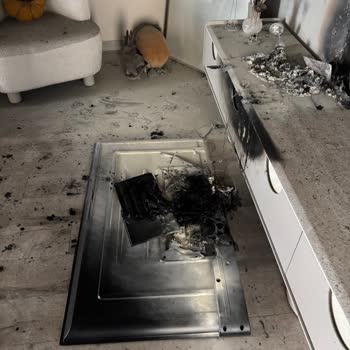 Televizyon Patladı Evimde Yangın Çıktı Ciddi Maddi Zarar Oluştu