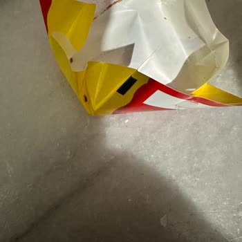 Aldığım Çikolatada Kurt Ve Böcek Çıkması Nedeniyle Sağlık Riski Yaşadım