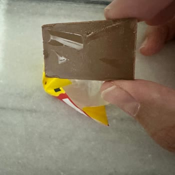 Aldığım Çikolatada Kurt Ve Böcek Çıkması Nedeniyle Sağlık Riski Yaşadım