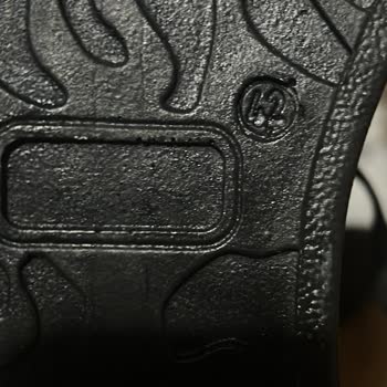 Kusurlu Ve Yanlış Gönderilen Ayakkabılar İçin Ekstra Ücret Talebi Ve Müşteri Hizmetlerine Ulaşılamaması