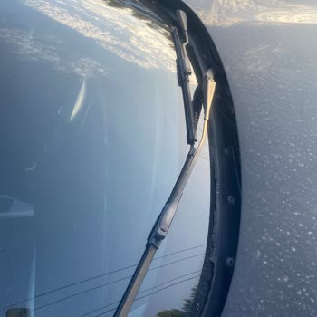 BMW 1 Serisi Ön Cam Plastik Kapağında Yıpranma Ve Dökülme Sorunu