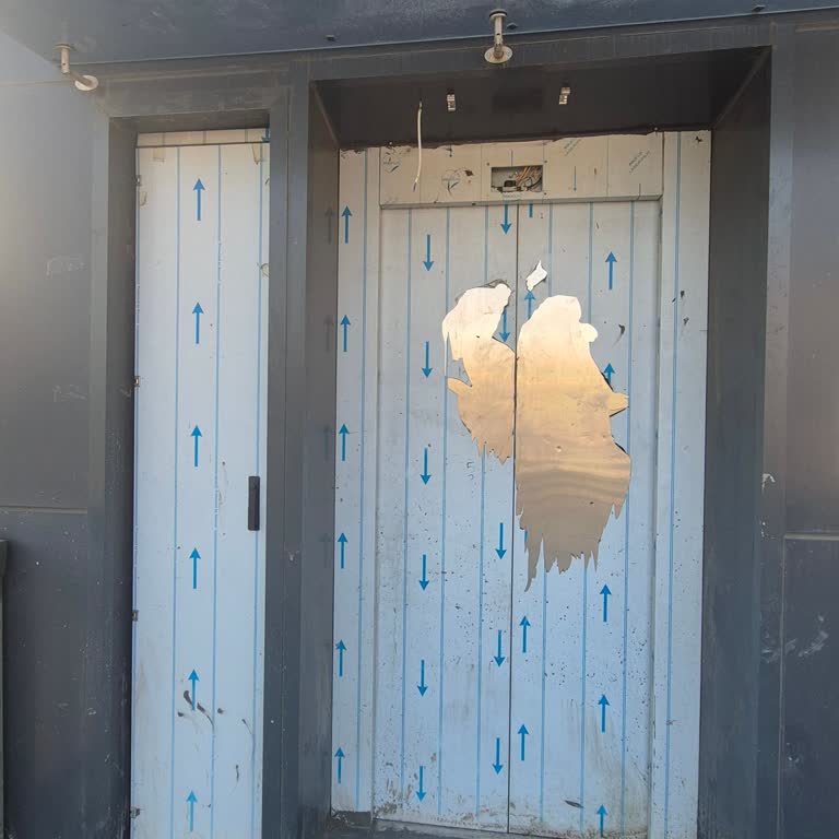 Göztepe Köprüsü Asansör Arızası Yaşlı Ve Engellileri Mağdur Ediyor