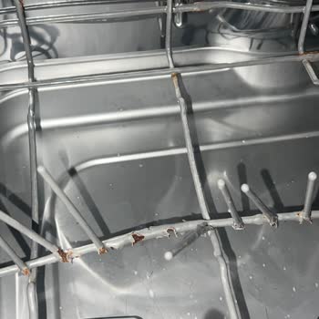 Bulaşık Makinesi Raflarında Paslanma Ve Yetersiz Servis Desteği Nedeniyle Mağduriyet